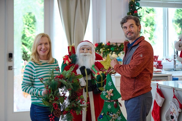 Confessions of a Christmas Letter - Angela Kinsey, Fred Ewanuick