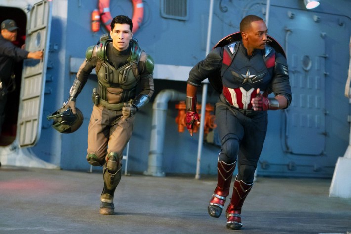 (L-R) The Falcon/Joaquin Torres (Danny Ramirez) and Captain America/Sam Wilson (Anthony Mackie) in Marvel Studios' CAPTAIN AMERICA: BRAVE NEW WORLD.