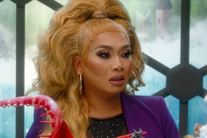 Jujubee crying