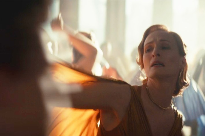 Mon Mothma dancing