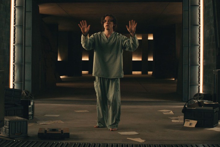 Bob (Lewis Pullman)