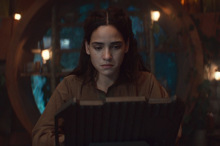 Bix Caleen (Adria Arjona)