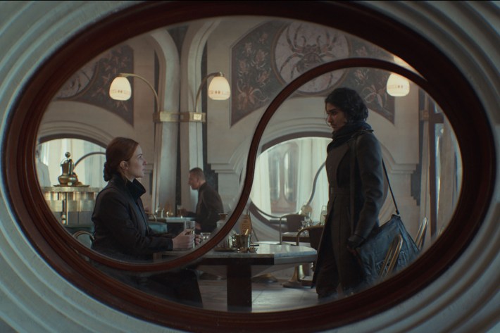 (L-R) Vel Sartha (Faye Marsay) and Cinta Kaz (Varada Sethu)