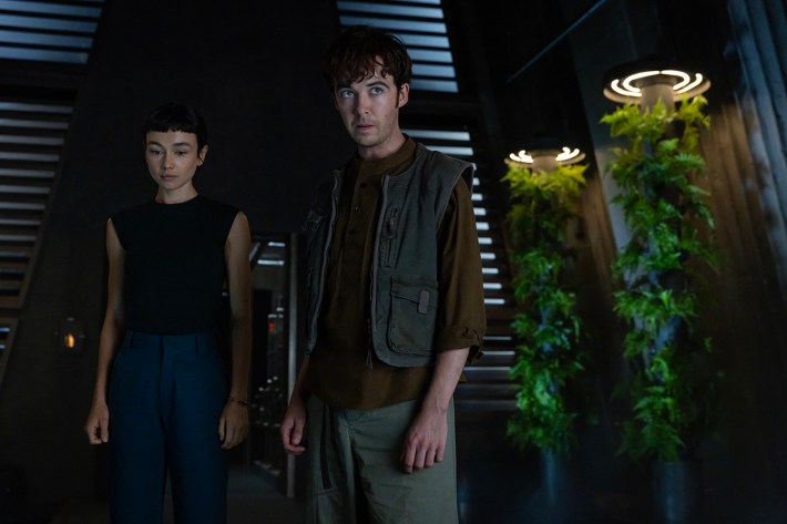 Sydney Chandler as Wendy, Alex Lawther as Hermit