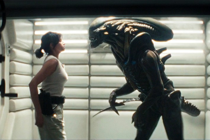 Zaveri standing face to face with xenomorph