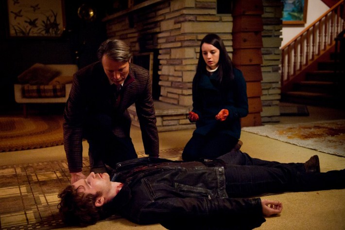 Hannibal and Abigal at corpse