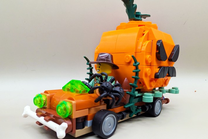 Pickup truck with pumpkin