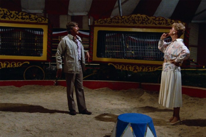 Jess confronting murderer in front of tiger cage