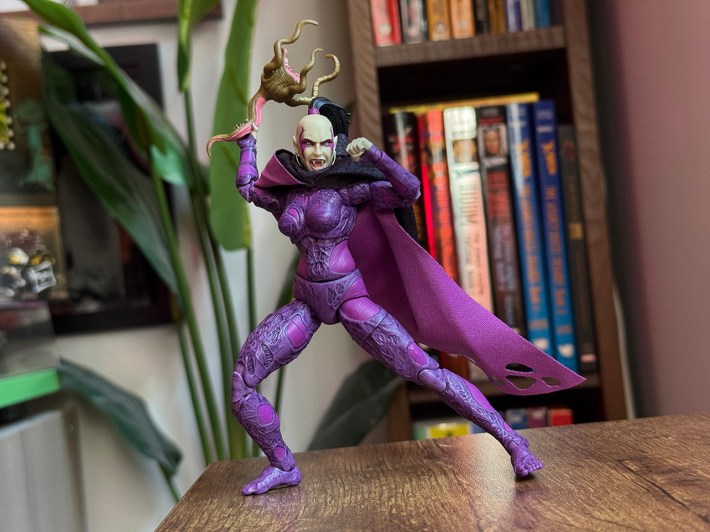 Pythona slinging facehugger