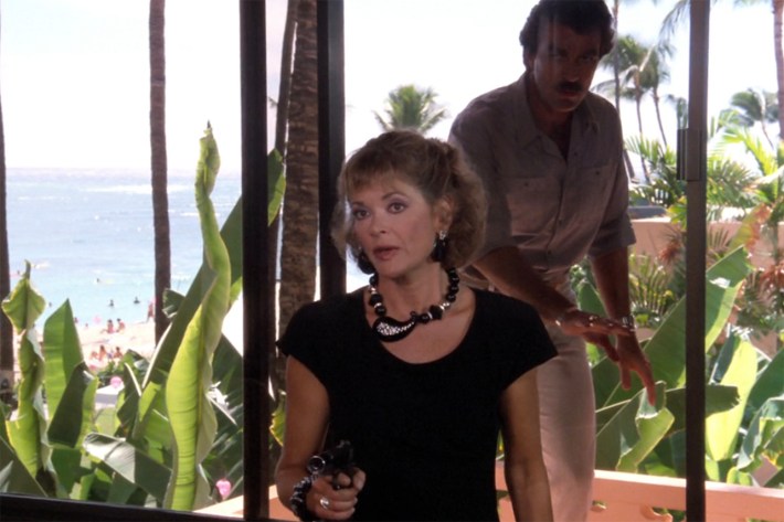 Magnum sneaking up on Joan, Jessica Walter