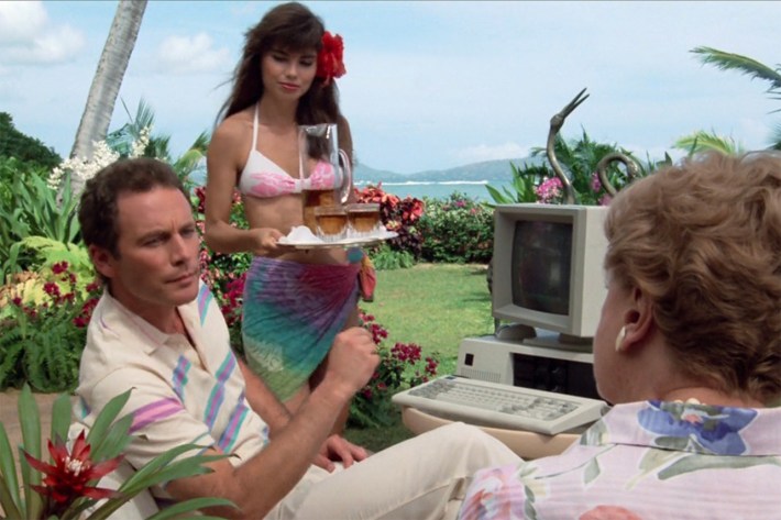 Jerk tech bro using PC outdoors; it's turned off