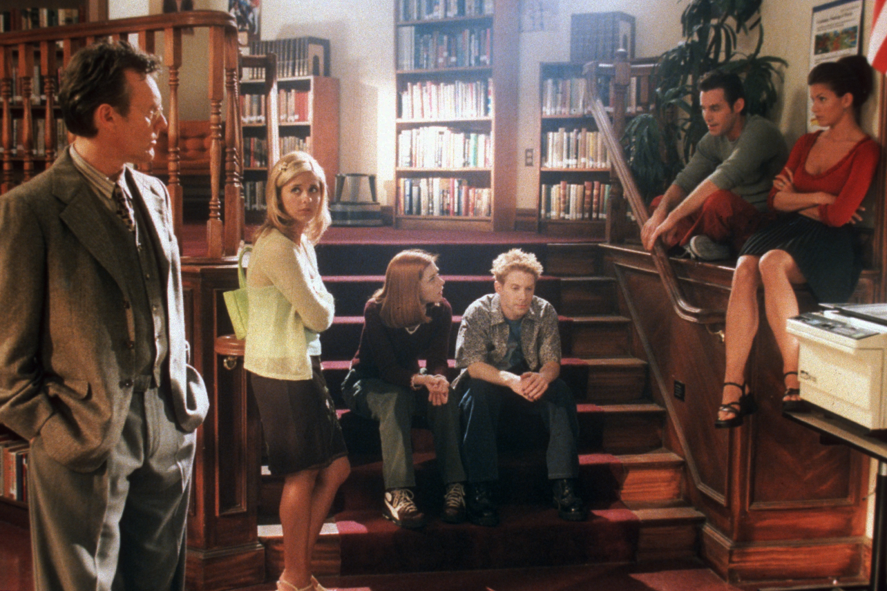 Sunnydale library with Scooby Gang