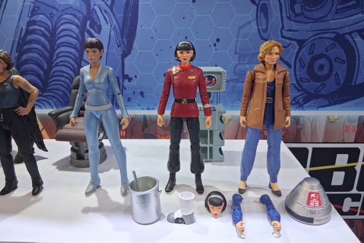 Nacelle female Trek figures
