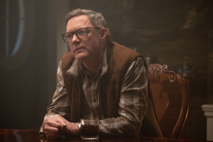 Matthew Lillard in chair