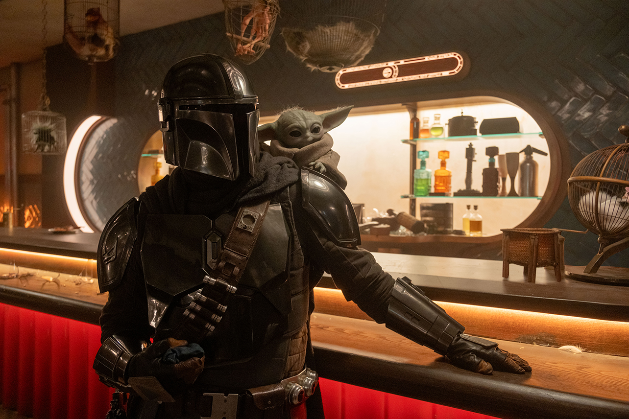 Mandalorian (Pedro Pascal) and Grogu