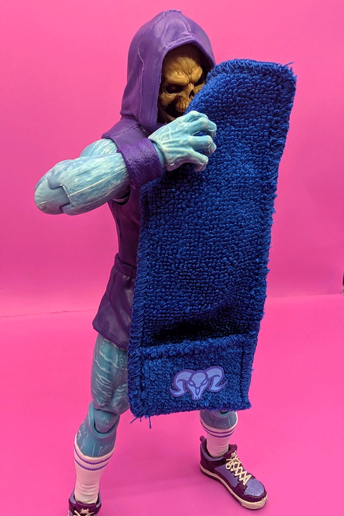 Gym Bro Skeletor using towel