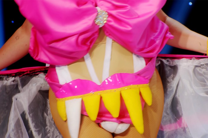 Estrella's outfit has teeth