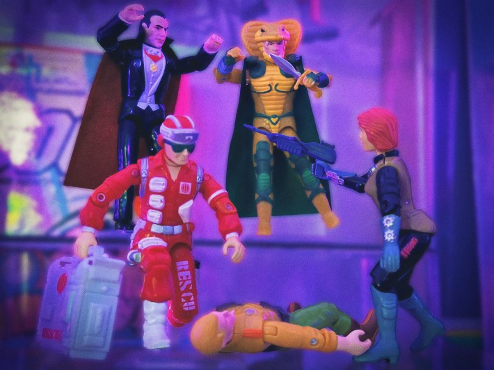 Dracula and Serpentor vs Lifeline and Scarlett, protecting Duke
